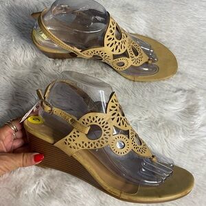 Ladies wedges nwt